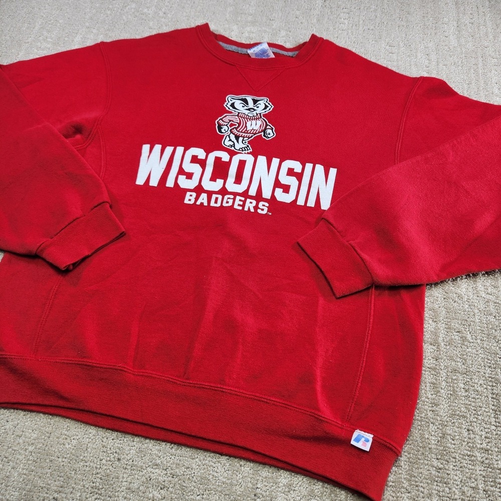 Wisconsin Badgers Sweatshirt Men Medium Russell Athletic Fleece CrewNeck NCAA